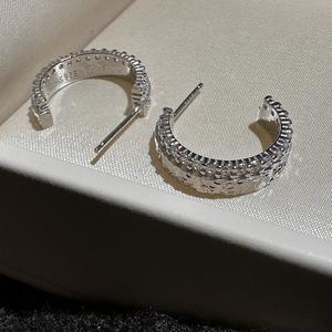 Boucles d'oreilles Wenchi en argent pur S925, effet glace pilée, design vintage rétro incurvé CNC, style simple et tendance, personnalité de niche, cristal - Product Image 5