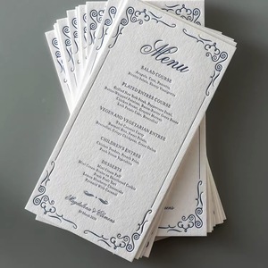 Carte de menu de mariage personnalisée élégante avec impression sérigraphique, papier couché, estampage à chaud, gaufrage, design enroulable avec noms et date - Product Image 1