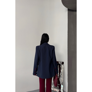 Chaqueta Azul Marino de Diseñador para Mujer con Botones y Solapa - Product Image 1