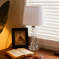 Lampe de table en cristal trapézoïdal compact, corps en verre poli multi-facettes pour la décoration de table d'appoint de fenêtre dans une maison française moderne