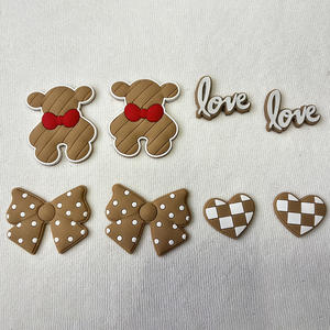 Nieuwigheid Luxe Bling Crown Beer Schoen Bedels Pvc Diy Accessoires Met Steentjes Sprankelend Beerontwerp Door Ontwerpers - Product Image 6