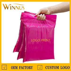 ถุงพลาสติกสำหรับส่งสินค้า พิมพ์โลโก้ได้ สีดำขาว พร้อมหูหิ้ว สำหรับเสื้อผ้า - Product Image 5