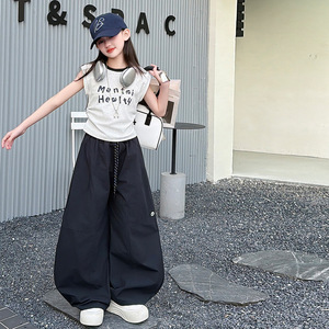 Ensemble 2 pièces cool pour adolescentes : T-shirt gris et noir à imprimé lettres + pantalon baggy noir et rose – Collection été 2026 - Product Image 3