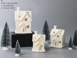 BESTCERA Village de <span class=keywords><strong>Noël</strong></span> LED en céramique avec maisonnette lumineuse, décoration de table multi-tailles pour les fêtes - Product Image 5