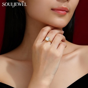 Anello di Fidanzamento con Moissanite Taglio Smeraldo 3ct, Anello da Cocktail in <span class=keywords><strong>Argento</strong></span> S925 Placcato Oro con Incastonatura a Pavé, Stile Classico da Donna - Product Image 3