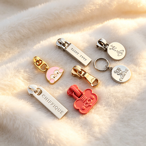 Deslizadores de Cremallera de Aleación de Zinc con Logotipo Personalizado, Tiradores Metálicos Sin Níquel para Bolsas de Ropa y Equipaje - Product Image 4