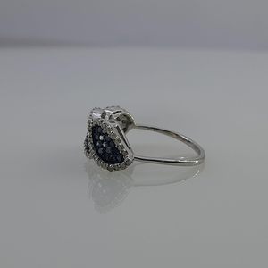 แหวนเพชร Jewelspaark 0.90 กะรัต ทรงกลม สีขาวและสีน้ำเงิน เงินแท้ 925 เครื่องประดับหมั้นสำหรับผู้หญิง - Product Image 6