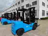 Chariot élévateur électrique CPD30 3 tonnes à batterie lithium, capacité 500 kg, avec mât triplex 3 sections de 5,5 m à levage libre