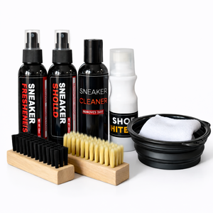 Kit de Limpieza de Zapatos Personalizable Premium, Restaura, Limpia, Protege, Impermeabiliza y Desodoriza, con Cepillo y Toalla - Product Image 1