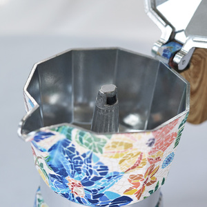 Logotipo personalizable Tamaño Moka Pot Aluminio Espresso Mokapot Calcomanía Mango de grano de madera Diseño clásico <span class=keywords><strong>Cafetera</strong></span> de <span class=keywords><strong>metal</strong></span> portátil - Product Image 4