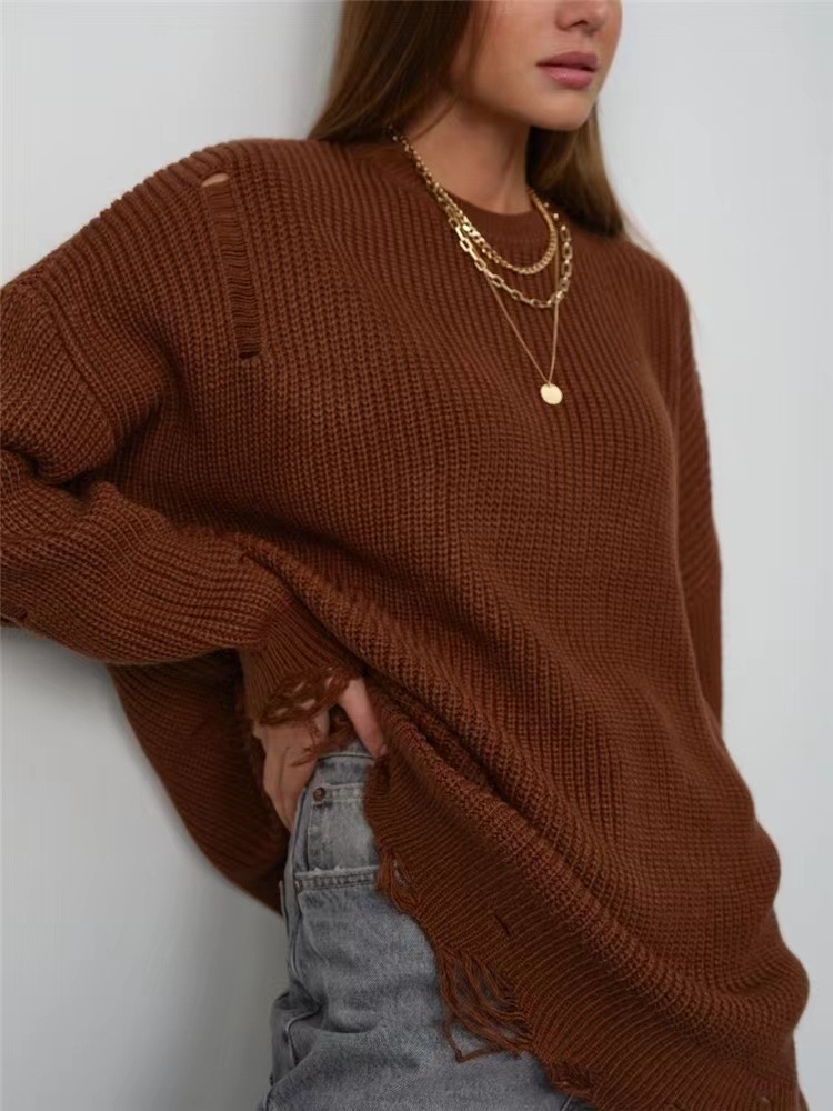 Marrón, cuello redondo, estilo largo.