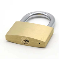 Cadenas en laiton compact et abordable pour casiers de rangement intérieurs et extérieurs, avec anse robuste et manipulation facile