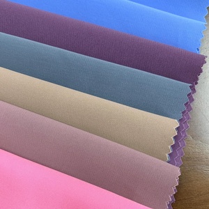 ผ้าโพลีเอสเตอร์สีพื้นแบบเรียบ 80D 130GSM สำหรับเสื้อผ้าสตรีและผลิตอาบายะห์ในตะวันออกกลาง - Product Image 1