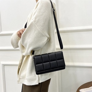 Sac bandoulière élégant et polyvalent, petit format carré, couleur unie, tendance décontractée, nouvelle collection, sacs et boîtes de vélo de niche - Product Image 3