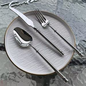 Ensemble <span class=keywords><strong>de</strong></span> couteaux et fourchettes à steak occidentaux modernes et minimalistes en acier inoxydable 304 épaissi, cuillère à dessert haut <span class=keywords><strong>de</strong></span> gamme pour hôtel, restaurant et usage domestique - Product Image 2