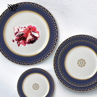 Service de table en céramique durable géométrique bleu royal et or, vaisselle de luxe personnalisable pour les événements, les repas et les cadeaux