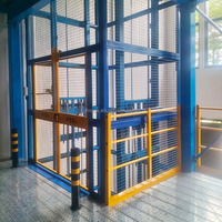 Planchers de mezzanine en acier robustes pour le stockage en entrepôt et les opérations sur le deuxième niveau, également connus sous le nom de plateformes en acier à deux niveaux.