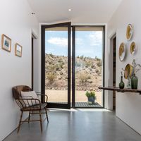 Portes d'entrée extérieures manuelles battantes en verre, simples/doubles, en aluminium, avec grilles, pour hôtels et villas, isolées thermiquement