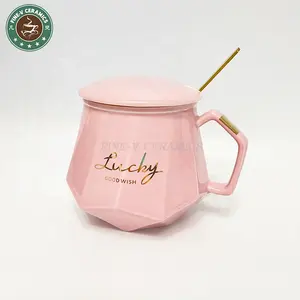 Immagine personalizzata rosa rosso bianco porcellana tazze da caffè coperchio per regalo compagno di nozze tazza in ceramica poligonale con bocca inversa