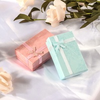 Boîte d'emballage de bijoux de mariage blanche personnalisée en gros avec logo, coussin en velours, boîte cadeau de luxe pour ensemble bague et boucles d'oreilles