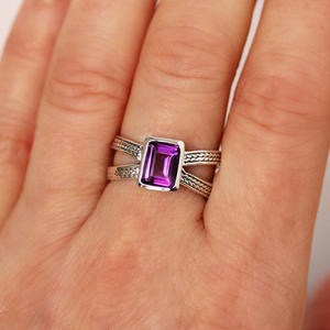 Anello H387 con Gemma Taglio Smeraldo Geometrico in Argento 925 con Montatura a Castone, Unisex per Uso Quotidiano - Product Image 3