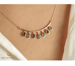 Collier minimaliste en or avec barre incurvée saphir paon, bijou délicat pierre de naissance de septembre, cadeau de joaillerie fine pour femme, présent de mariage - Product Image 2