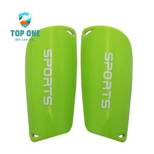 Espinillera de fútbol plateada con logotipo personalizado Top One con espinillera de fútbol ODM para una protección óptima Compatible con sublimación - Product Image 3