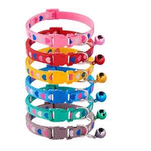 Parche impreso de amor de tres colores de fábrica, Collar para mascotas, estilo campana, collar de gato de poliéster, accesorios para caminar al aire libre para mascotas, proveedores - Product Image 1