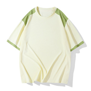 Ensemble de survêtement décontracté pour homme, deux pièces, en polyester extensible tricoté, avec logo personnalisé, manches courtes, coupe ample, color block, idéal pour l'été - Product Image 3