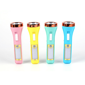 ไฟฉาย LED สีชมพูแบบชาร์จได้ พร้อมระบบหรี่แสง ซูมได้ ใช้แบตเตอรี่ เหมาะสำหรับใช้งานกลางแจ้ง - Product Image 4