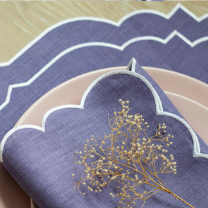 Serviettes carrées en <span class=keywords><strong>lin</strong></span> <span class=keywords><strong>violet</strong></span> imprimées personnalisées, bord ondulé, couleur unie, pour mariage, maison, fête, hôtel, vente en gros - Product Image 2