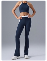 Ensemble de sport athlétique deux pièces pour femme : soutien-gorge dos nu et short évasé taille haute contrastant pour le yoga et l'entraînement en salle de sport