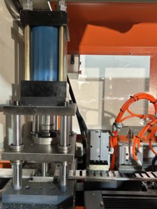 Factory Low Price <strong>Aluminum</strong> <strong>Radiator</strong> Electronic Cooler Production Line <strong>Aluminum</strong> Extrusion Profile Punching And Cutting Machine - Product Image 5