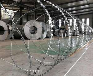 Fil barbelé croisé galvanisé à chaud en usine, revêtu de PVC, marque GELE GL3122 pour clôtures et protection - Product Image 3