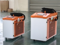 Machine de soudage au laser à fibre intégrée portative RayFine 1500W 2000W 3000W pour le soudage des métaux, le nettoyage des surfaces et les travaux de découpe