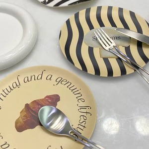 Assiette à dîner design pain et champignons 20 cm en fibre de bambou, style nordique, pour salade, petit-déjeuner, fruits, surface décorative en papier - Product Image 3