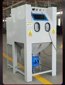 Kleine manuelle Sandstrahlmaschine für die Entgratung und Oberflächenbehandlung von Aluminium- und Metallteilen - Product Image 5