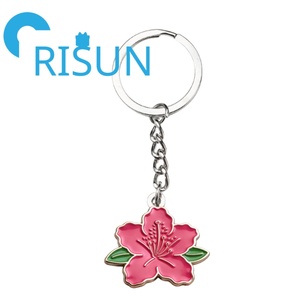 Porte-clés en métal personnalisé en émail rose, motif floral de lys et de rhododendron, pour jardinier, bijoux botaniques, vente en gros - Product Image 2