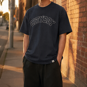 T-shirt graphique AMADE PLUS Cityboy en coton épais, style vintage universitaire, streetwear, col rond, vente en gros OEM, impression personnalisée - Product Image 4