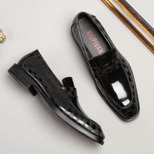 Nouvelles Chaussures Habillées Carrées en Cuir Gaufré à Motifs pour Hommes, Mocassins Respirants en Cuir Lisse Brillant de Vachette pour l'Automne - Product Image 2