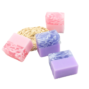 Jabón Mineral Sólido Artesanal con Efectos Blanqueadores, Infusionado con Limón, Algas Marinas, <span class=keywords><strong>Lirio</strong></span>, Lavanda, Aceite Esencial, Manteca de Karité y Té <span class=keywords><strong>Verde</strong></span> para la Piel - Product Image 1