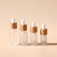 Flacon en verre dépoli de 5 ml, 10 ml, 15 ml, 20 ml au design naturel avec compte-gouttes en bambou pour sérum, huile essentielle et gouttes pour les yeux