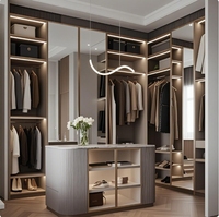 Dressing sur mesure avec éclairage LED et îlot central - Meubles de dressing intégrés personnalisables en laque et verre de luxe