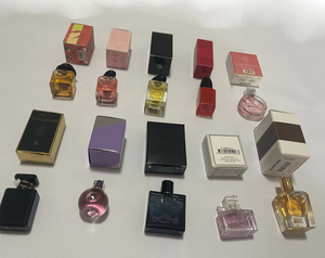 Parfum riche, <span class=keywords><strong>bois</strong></span>é et épicé qui capture la force et la sophistication, conçu pour les personnes au style intemporel. - Product Image 5