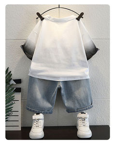 Set Outfit per Ragazzi Adolescenti: T-shirt Bianca con Stampa e Pantaloncini in Denim, 2 Pezzi Casual - Product Image 5