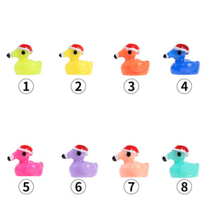 Mini patitos de goma con gorros de Papá Noel, decoraciones navideñas coloridas para exhibición festiva - Product Image 4