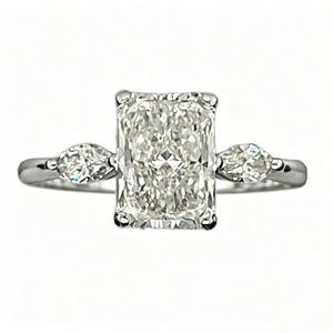 Bague de fiançailles de luxe en or 18 carats avec diamant de laboratoire taille radiant, personnalisée, certifiée IGI, bijoux de mariée - Product Image 2