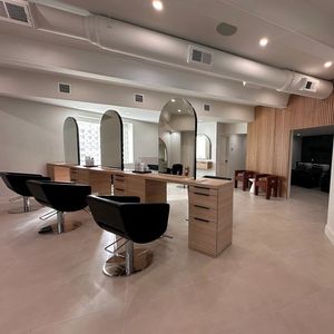Mueble <span class=keywords><strong>de</strong></span> Peluquería con Espejo <span class=keywords><strong>de</strong></span> Doble Cara, Estación <span class=keywords><strong>de</strong></span> Peinado con Superficie <span class=keywords><strong>de</strong></span> Madera y Mármol, Muebles <span class=keywords><strong>de</strong></span> Barbería con Almacenamiento y Espejos - Product Image 4