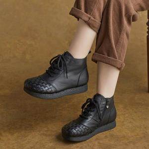 Botines Tejidos a Mano de Piel Genuina con Plataforma y Tacón Plano para Otoño/Invierno, Estilo Retro - Product Image 4