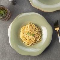 YAYU nouveaux designs inventifs four vert irrégulier personnalisé en céramique assiettes de pâtes italiennes plateau ensembles de vaisselle